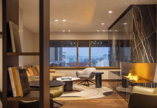 골든 프라하 호텔의 럭셔리한 실내 수영장