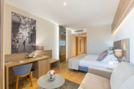 Lamaraz Hotels