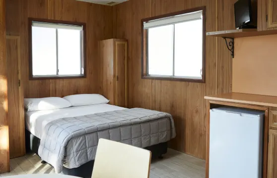 斯土亞特角假日公園酒店