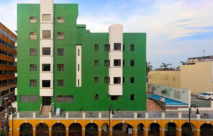 Olmeca Plaza