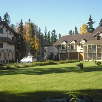 7 Gables Inn & Suites