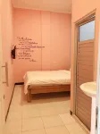 Roomz Budget Residence Hotel a West Semarang