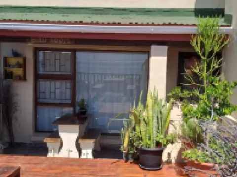 A1 Kynaston Self Catering or Bed and Breakfast Hotels in Jeffreys Bay