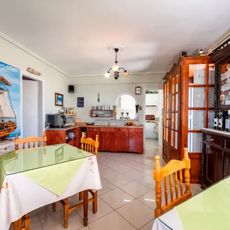 Hotel Thira