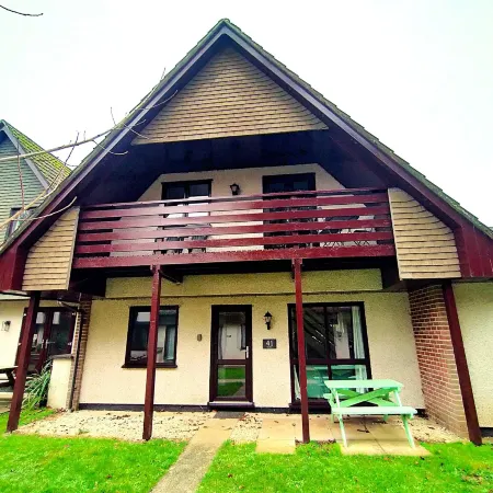 Trevithick Cottage Sleeps 6 Dog Friendly Parking