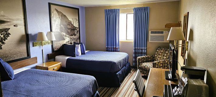 Grizzly Inn Hotels in Cascade County