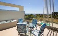IO Luxury Pool & Hot Tub Suites Hotels in Zaloggo