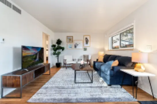 Hidden Gem Near Old Town | Grill & Cruiser Bikes!