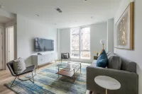 Lavish 3Br Retreat w Private Rooftop Deck Near NYC فنادق في هوبوكين