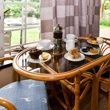 Charming Yellowwood Cottage for 2 People in Spacious Garden!