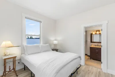 The Night Owl Perch Hotels in Camano