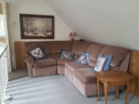 Quiet and Cozy Chalet Retreat - Renovated
