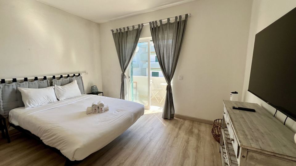 Albufeira Delight with Pool by Homing