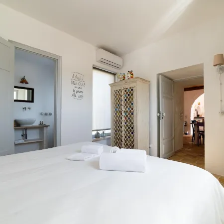 Trullo Ape Regina by Monholiday