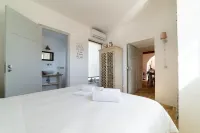 Trullo Ape Regina by Monholiday