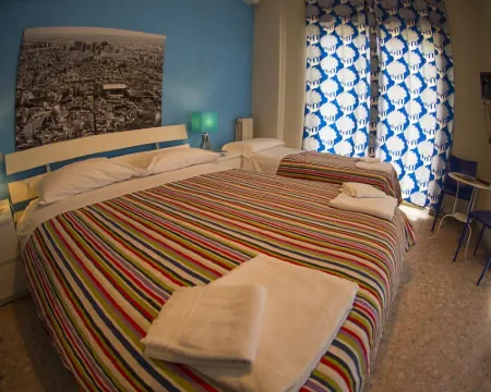 Hostel of the Sun Hotels in Naples