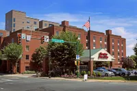 Hampton Inn & Suites Charlottesville-at the University Hotel dekat The University of Virginia