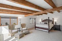 Vintage Classic Private Carefree Home