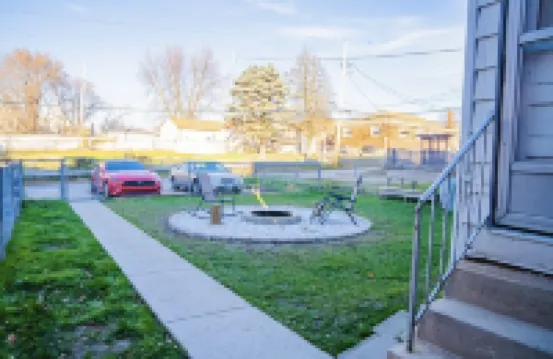 Charming STL Brick w/ firepit-  KingBed- 5min Botanical Garden