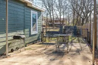 Cottage 300 yards to Oaklawn Casino!