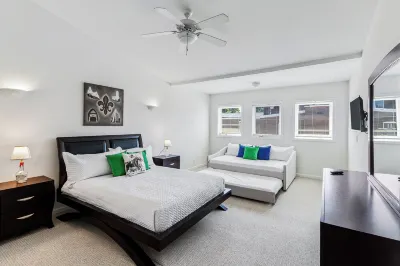 Condo in the Highlands walkable to restaurants, bars, and shopping