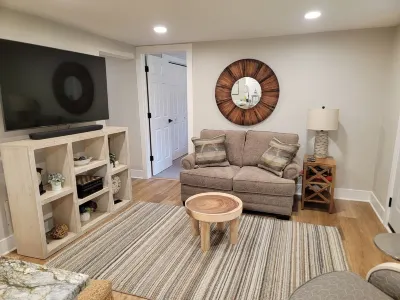 Newly Remodeled 1 Bedroom on River โรงแรมใน