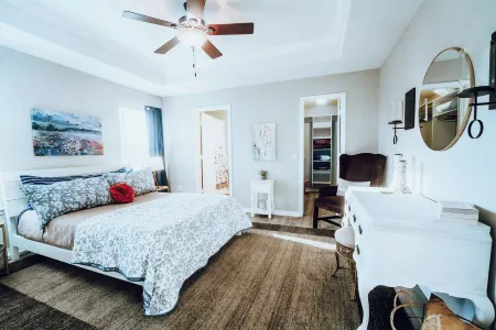 Beautiful Bella Vista Retreat - a short drive to all the things in NWA!