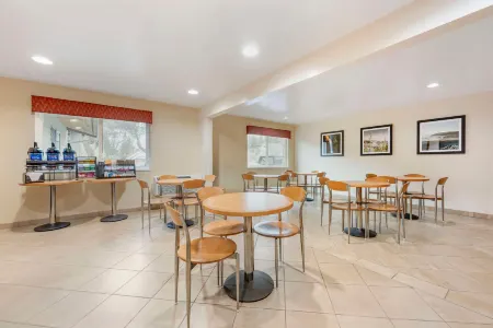 Best Western Aladdin Inn Отели рядом с достопримечательностью «The Rutherglen Mansion»