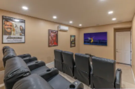 Stunning Mountain Views and Luxurious Pool Oasis - Elegant Retreat