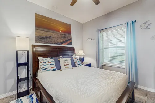 Quaint Condo with Beautiful Gulf Views, a Shared Pool, Pool Spa, & Gym Hotel di Dauphin Island