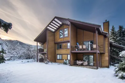Cozy Condo with Loft Near Canyons Ski Resort - Charming Retreat Hotels in der Nähe von Summit Community Gardens