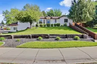 Eagle ID Getaway | 4 Bed 3 Bath | Fully Renovated Hotels in Eagle