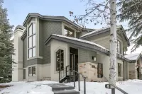 Ski Run Access and Shared Hot Tub - Stunning Mountain Retreat