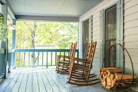 Cozy Cabin on the Toccoa River - Fireplace, Screened Porch, Fishing, & S’Mores