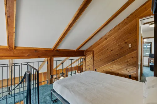 Fireplace and Balcony with Spectacular Views - Cozy Comfortable Retreat