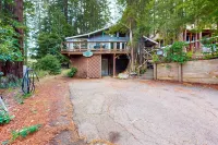Cozy House with Ocean Views, Private Hot Tub & Beach Access Nearby Hotels near Bowling Ball Beach