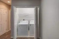 Contemporary Design and Outdoor Space - Stylish Townhome Retreat Hotels in Royal Pines