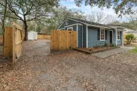 Minutes from Park Circle & Downtown Charleston | Cozy Stay Hotels in North Charleston