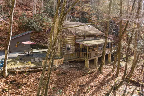 Charming Log Cabin with Hot Tub and Scenic Creek - Idyllic Retreat Hotels in Mars Hill