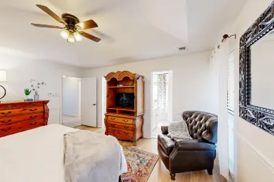 Nathan’s Haven Retreat - Unit 8: Azle Tranquil Escape Hotels near Ranchview Village Shopping Center
