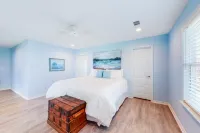 Dog-friendly home w/ a furnished patio, free WiFi, & central A/C- near cove Hotels in Buchanan Dam