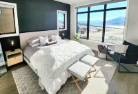 Mountain Chalet Retreat - WiFi, Minutes from Skiing