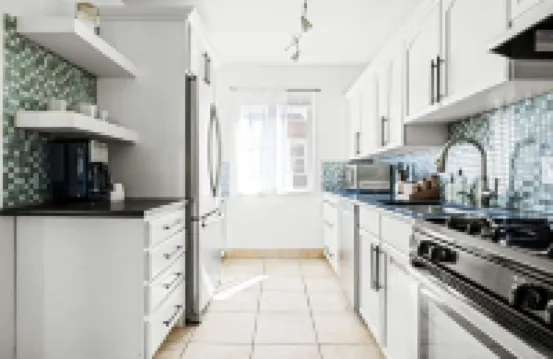 Smart TV and Fully-Equipped Kitchen - Cozy Charming Retreat