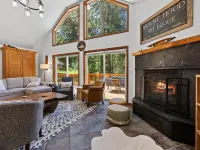 Cozy Lodge with Hot Tub and Game Room - Inviting Mountain Retreat