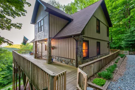 Stunning Mountain Views and Hot Tub - Elegant Retreat