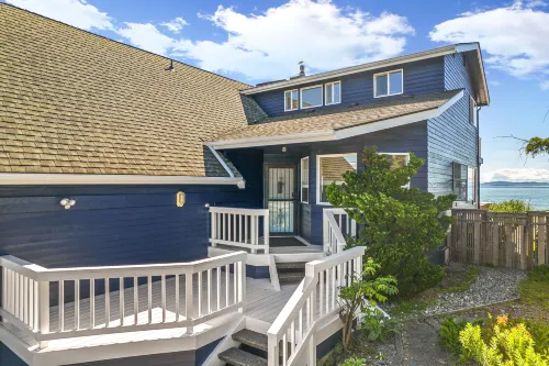 Breathtaking Views and Expansive Deck - Stunning Beach House Hotels in Whatcom County