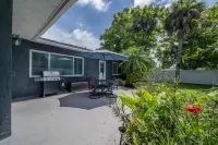 Fenced Yard and Trail Access - Charming Coastal Retreat Hotels in Seminole