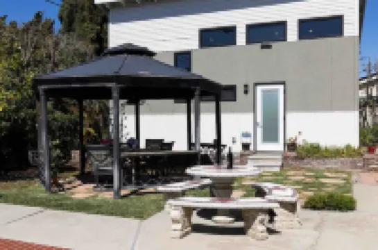 Tranquil Oasis with Pool and Spa - Stunning Indoor-Outdoor Retreat