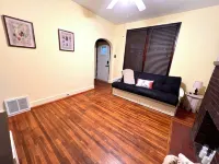 Charming 2-bedroom apartment in beautiful Belleville with WiFi