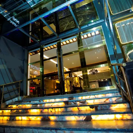 Monsoon Inn